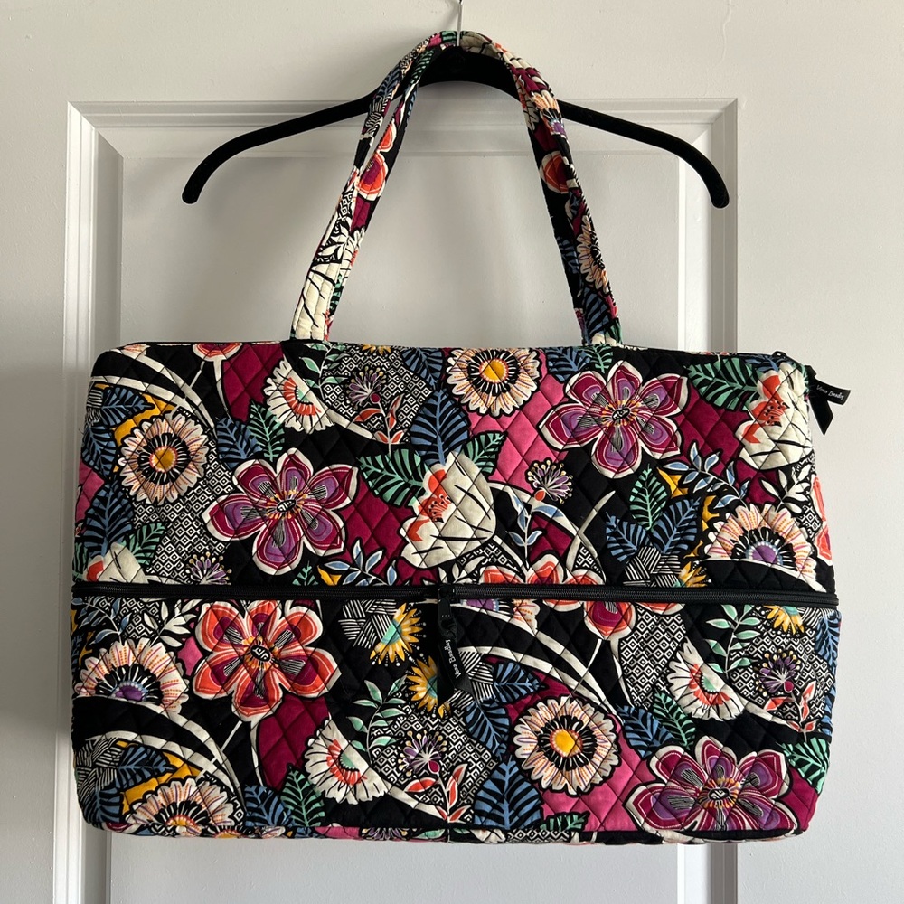 Expandable Vera Bradley Floral Quilted Women's Bag